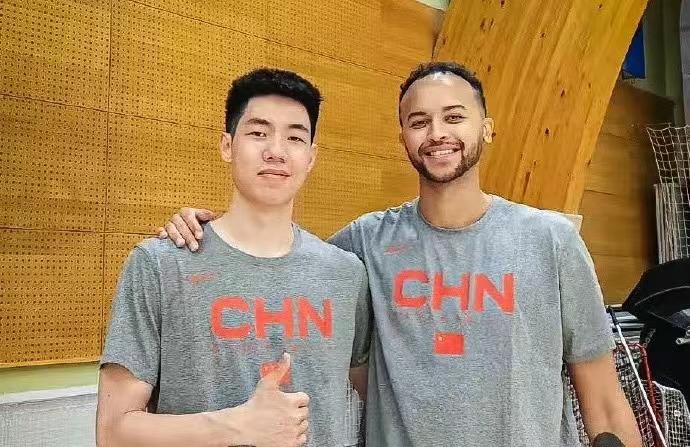 早8:00！中国男篮决战NBA马刺，李凯尔助阵，杨瀚森领衔首发五虎